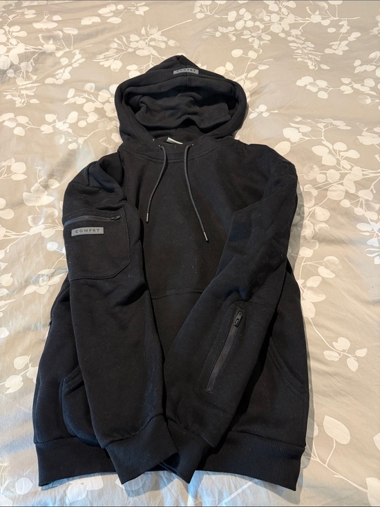 Comfrt Sweaters - Comfort-Fit Women's Black Crewneck Hoodie Sweater
